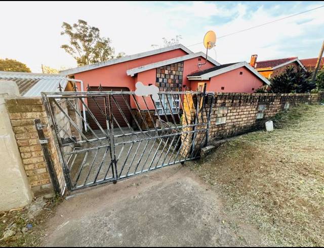 3 BEDROOM HOUSE FOR SALE IN KWAMASHU